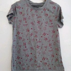 Harry Potter T-shirt. Grey with red designs